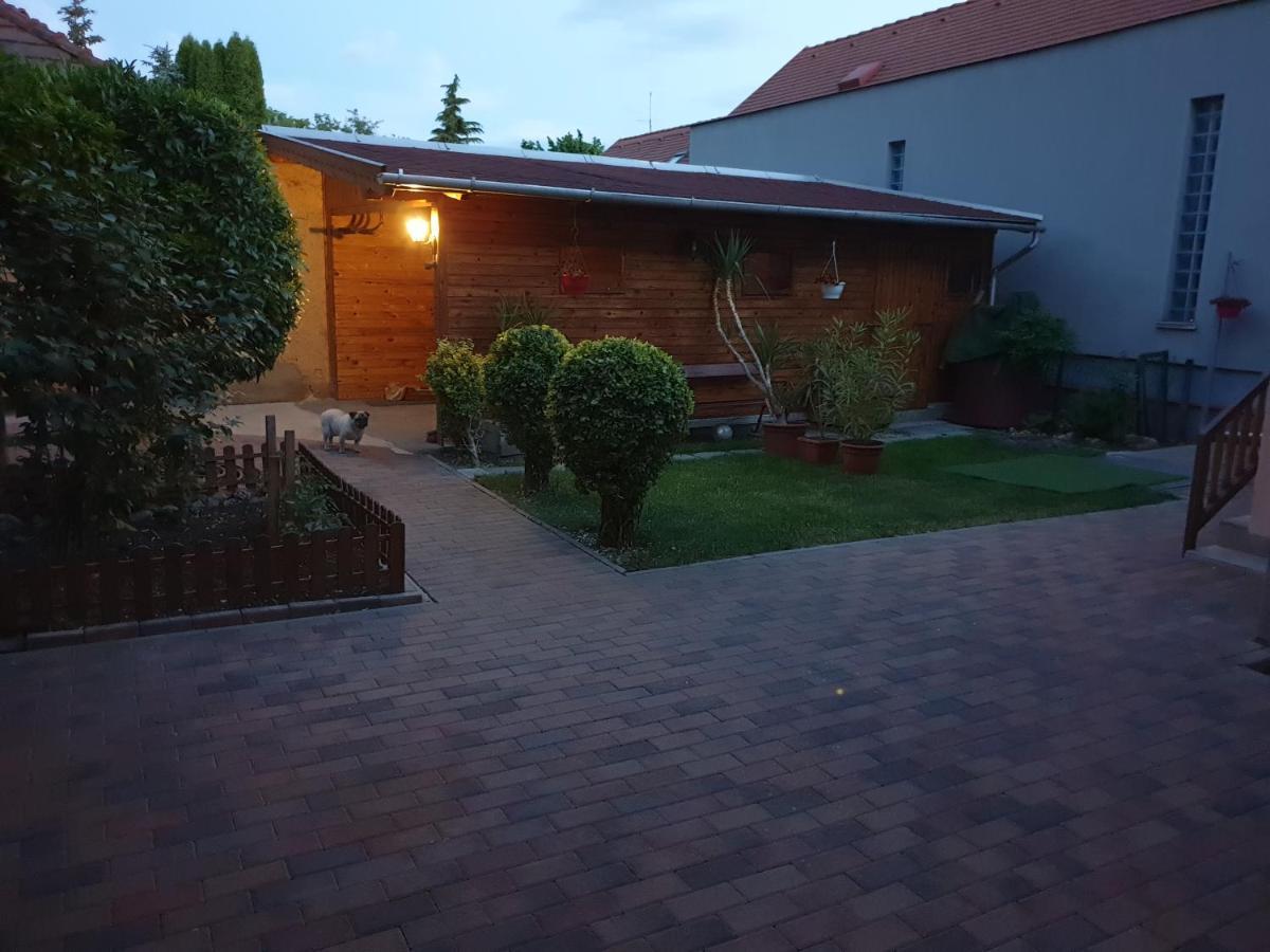 Renata Vendeghaz Hotell Eger Exteriör bild