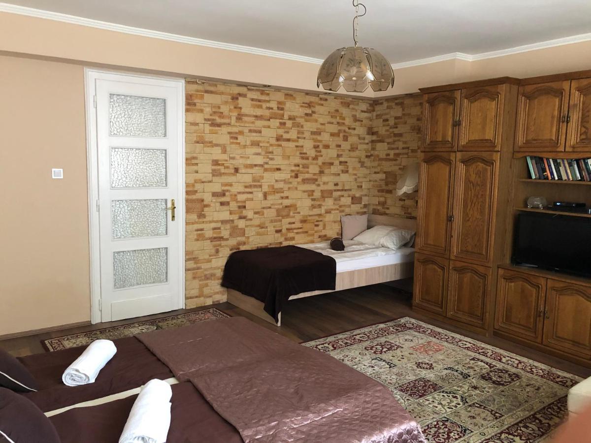 Renata Vendeghaz Hotell Eger Exteriör bild