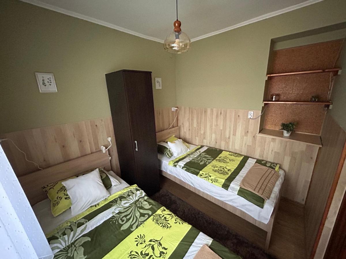 Renata Vendeghaz Hotell Eger Exteriör bild